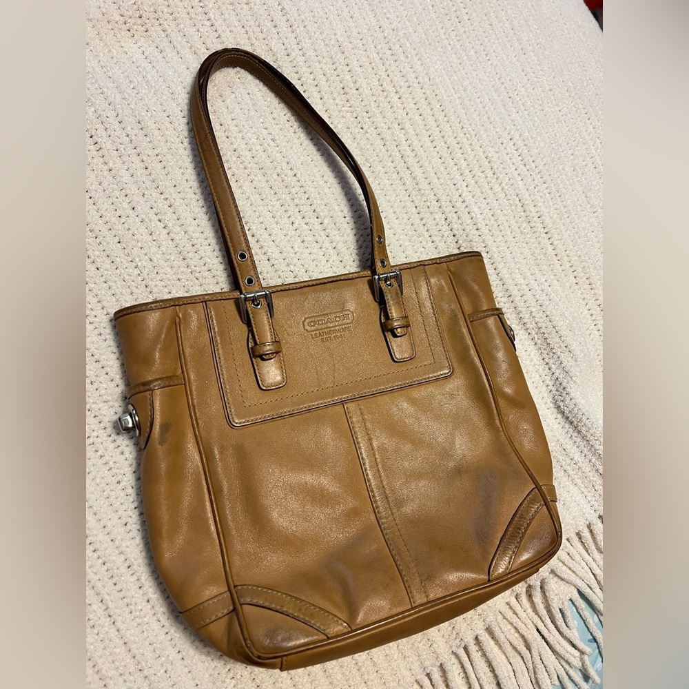 Coach Tan Leatherware Shoulder Bag 06’